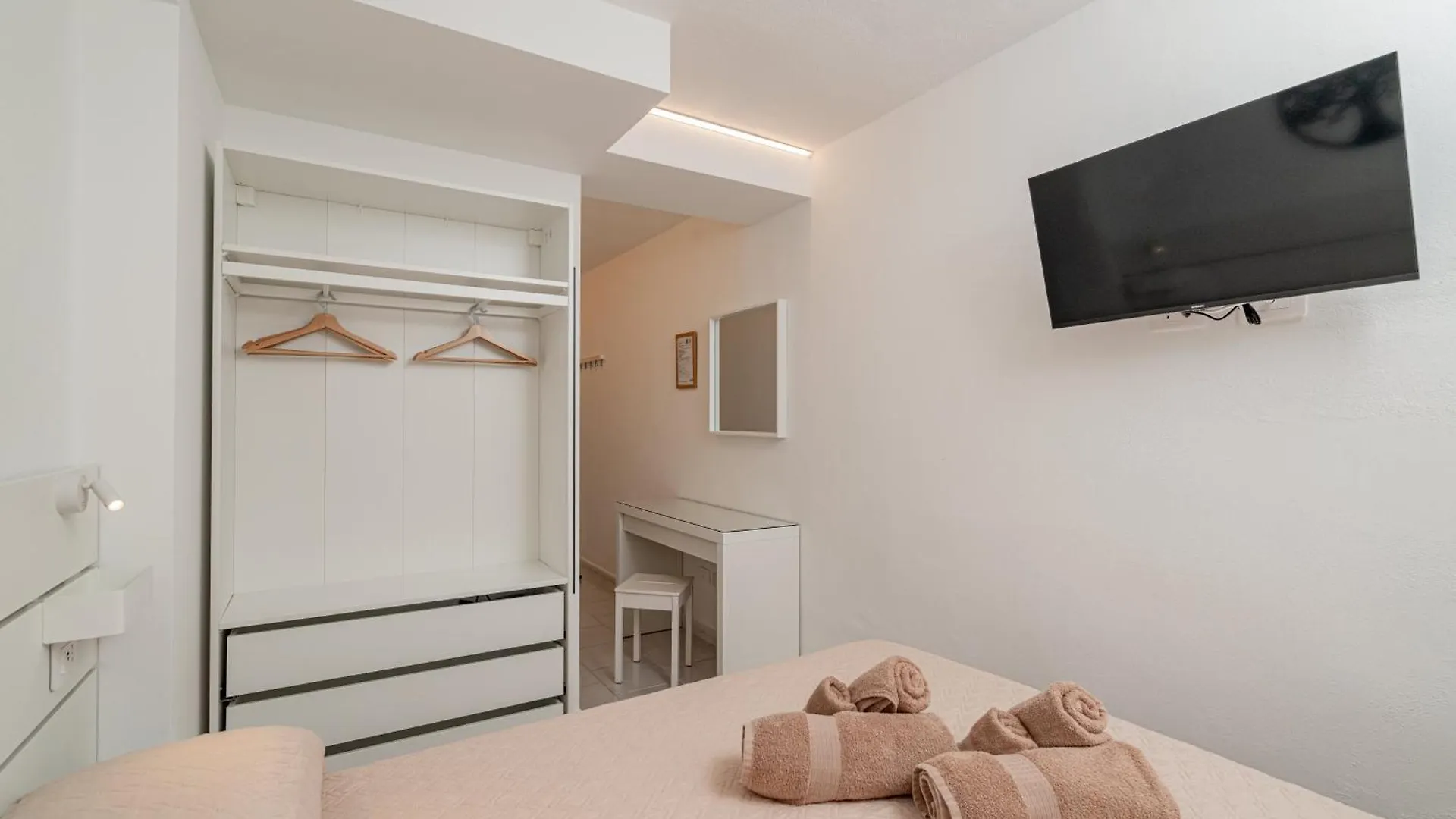 Guest house Domo De Centro, Centro Di Olbia Hotel